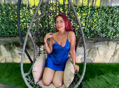 DirtyMature Just a redhead and in her blue dress ✨ Bilde 6