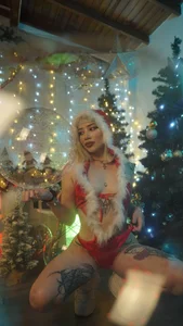 Alissonwalker enjoy crhristmas Pic 8