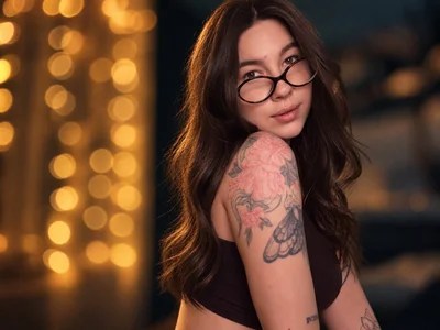 Sexy brunette with tattoos de maryfae  Imagens