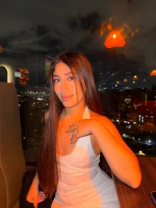 Honeyymoonn_ Do you like my new long hair? Pic 2