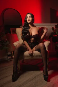 VanesaGuzman 🙂‍↔️ Seductive Red 🫦❤️  7. fénykép