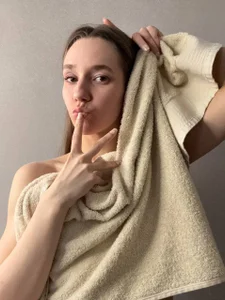 PetraHambelton who is it?))) Pic