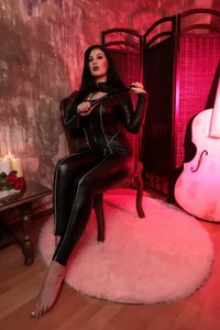 kelly_kent Commanding Elegance: Mistress in Dominant Black Latex 圖片 5