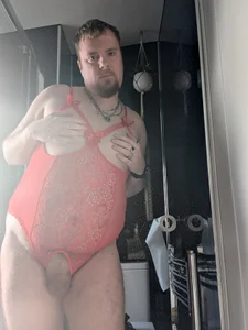 Sissy_roxxi Me in my sexy crotless and boobies red outfit Poză 3