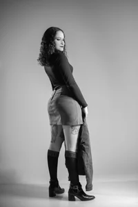 AnnyThompson_ Blaue Shorts Pic 2