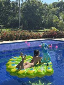 SaraWilliamss_ kullanıcısının Pool day albümü -  2 fotoğraf