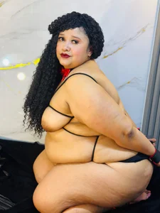 BustyyJuicy_Rs 🖤 Curves that steal every glance. ❤️‍🔥✨ Pic 5