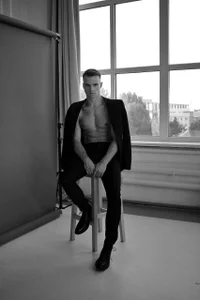 Nik_Sharpback in black图片 3