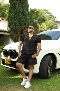 mister_miike 🥵 Steady gaze, intense demeanor Foto 5