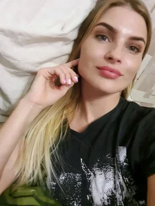 RunawayBlonde Public Pic 2