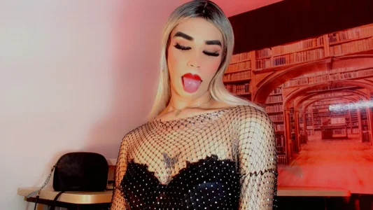 Michell_luxe sexy red lipstick Pic 2