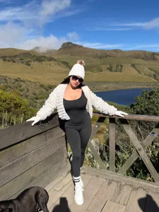 Emi_Roseth on a trip to the snow Gambar 2