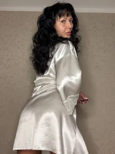 Melissa_Fane Beautiful white robe Gambar