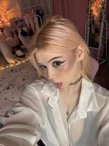 Lunar_Blush just me Pic 5