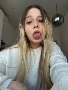 TaiLedCompact's XXX Nude Photo 2