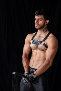 JuanBlade financial domination টি ছবি