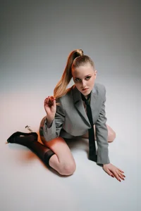 She Knows the Terms od LexiBookwell  7 snímek