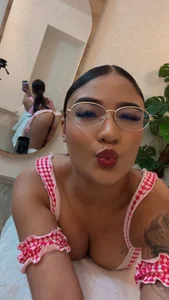 AbbySanz_ 🧟‍♀️👻 Pic 2