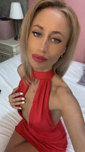 Red Ridding Hood 🔥🎀 od DeliaMArlow  4 snímek