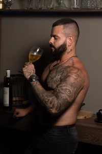 Johnnygrayson1 kullanıcısının Cheers 🍾 albümü -  2 fotoğraf