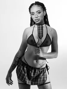 Profesional Pic B/w de MaddySkyy  2 Imagens
