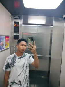 Elio_kai1FOLLOW ME GUYS Bild