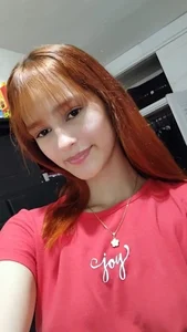 MelodyMansson I’m live now… with wet lips, teasing eyes, and a body begging to be watched 😈 From 8:30 a.m. to 3:3 Foto 3