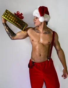 joseph_boyの❤️‍🔥 Desire also wears red… this Christmas 🎅🔥の 7枚の写真