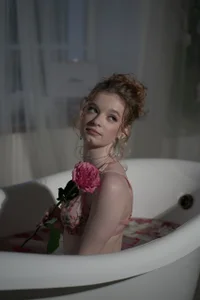 Wandarful_Wanda In a stream of elegance Immagine  9