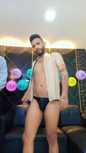 Dominic_Onasis Public Pic 2