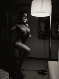 AmyWood In the shawdows Εικόνα