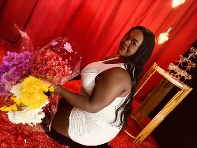 Be my Valentine 🔥💖🥰🎉🥂 de KARATIBBY_COX  3 Imagens