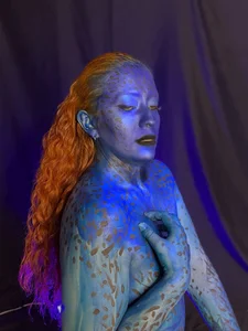 sahra_taylor_のMISTIQUE FROM THE X-MEN COSPLAY💙の 4枚の写真