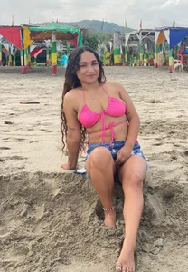 salome_rojas_のBeach🏖️👙の 3枚の写真