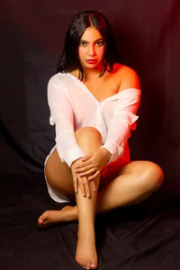 Gerogina_Divaio Ready to arrest you with provocative looks Pic 5