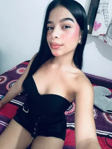 Zhara_Pearl_ Public slika 5