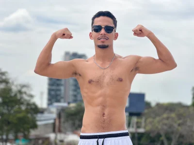 muscular guy od DrakeFoxx  2 snímek