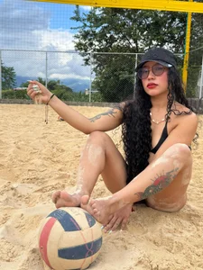 BriaConner_ Beeybol beach 🏐😋 Immagine  6