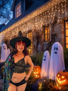 NatashaMason_ Sweet or naughty? 🥵🎃 Bilde