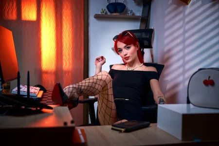 luci_miller I can be your secretary  2টি ছবি