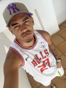 Raymond de Red_Diamond_Guy  2 Imagens