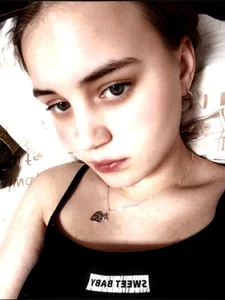 RoxanneStuard's Sweet but Dangerous 🍒 Sex Photo 1