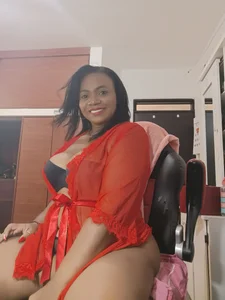 BellaMoakXX have you with me Pic 3