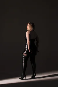 Anna_MaxwellShould pay tax for that beauty图片