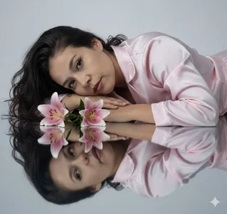 🌓I don't show everything ... just enough to make you want more 🌃🦉 de aimee_fordd Foto