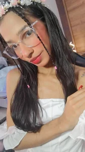 ScarletEvanss_ Little white dress 🤍 Pic