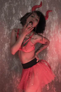 daiana_curlyDon't be shy, fall into the temptation of this sexy demon!图片 8