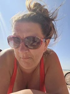 Sexy-Queen-Milf Public Pic 9