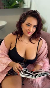 NaughtyNinnaXXX Public Pic 2