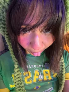 Ivi_Aiko “Don’t watch… take control of me 😏” Hình 4